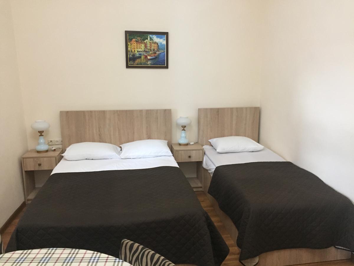 R And B Hotel Borjomi Exterior photo